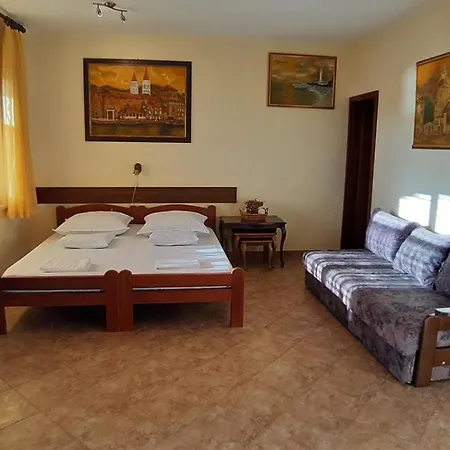 Irena - 100 M From Sea Apartment *