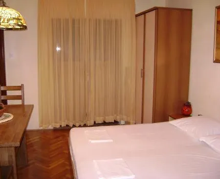 Irena - 100 M From Sea Apartment *