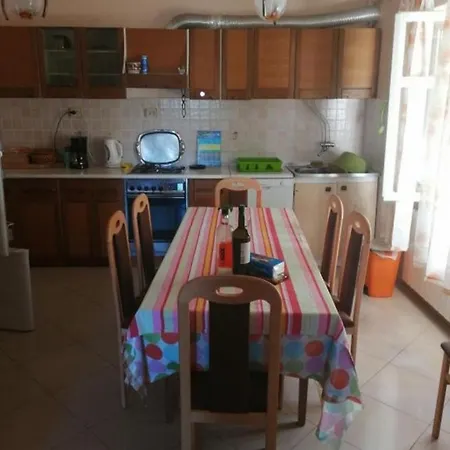 Apartment Irena - 100 M From Sea *