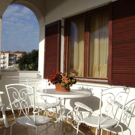 Apartment Irena - 100 M From Sea *