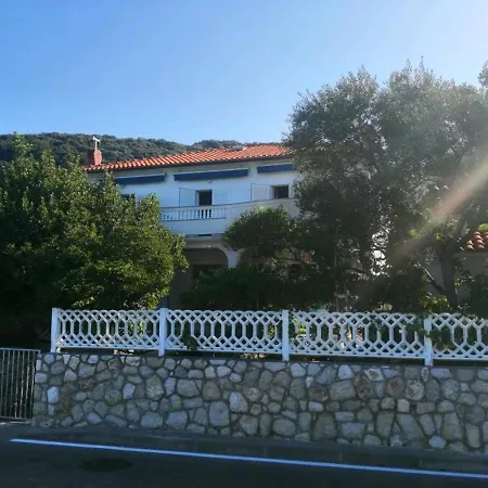 Irena - 100 M From Sea Supetarska Draga