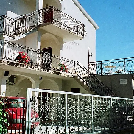 Apartment Irena - 100 M From Sea *